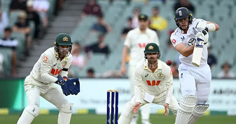 ইংল্যান্ড-অস্ট্রেলিয়া ম্যাচের একটি মুহূর্ত